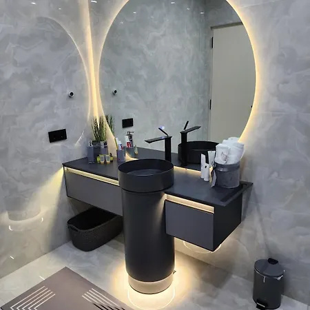La Luxury *