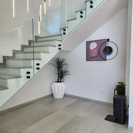 La Luxury