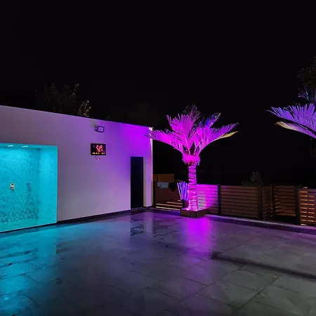 La Luxury Villa